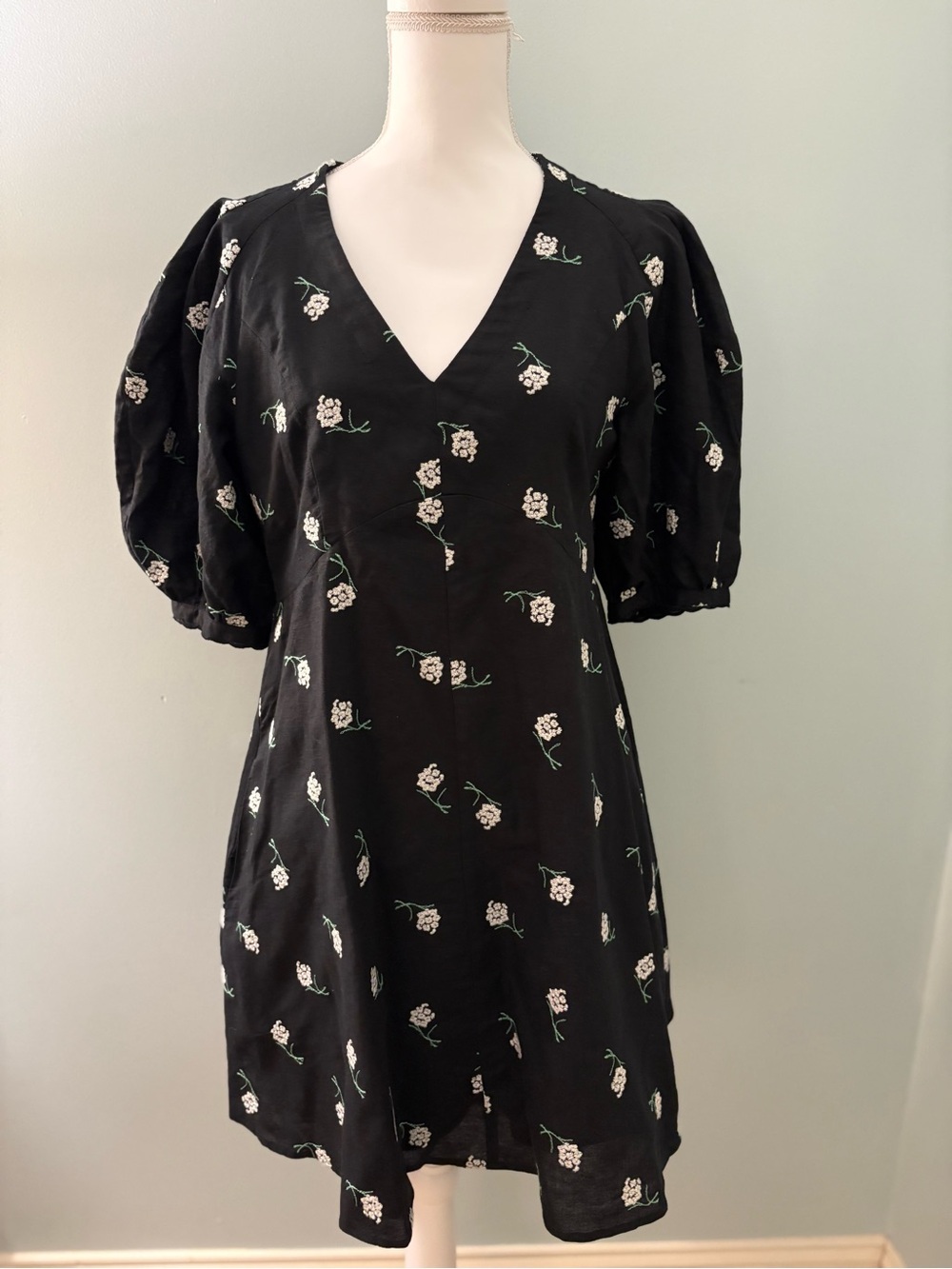 Tuckernuck Serena Dress in Baby’s Breath Black